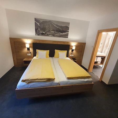 Hotel Garni Dorfblick Sankt Anton am Arlberg Buitenkant foto