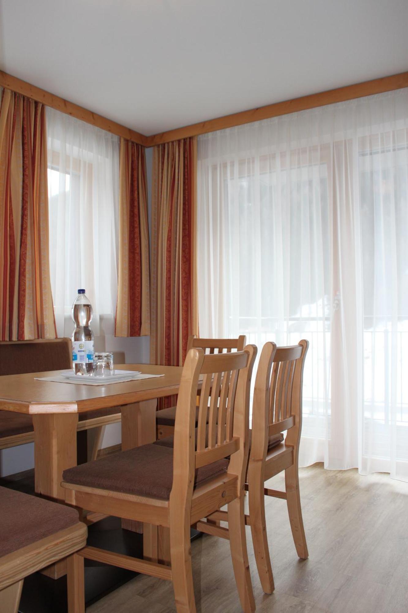 Hotel Garni Dorfblick Sankt Anton am Arlberg Buitenkant foto