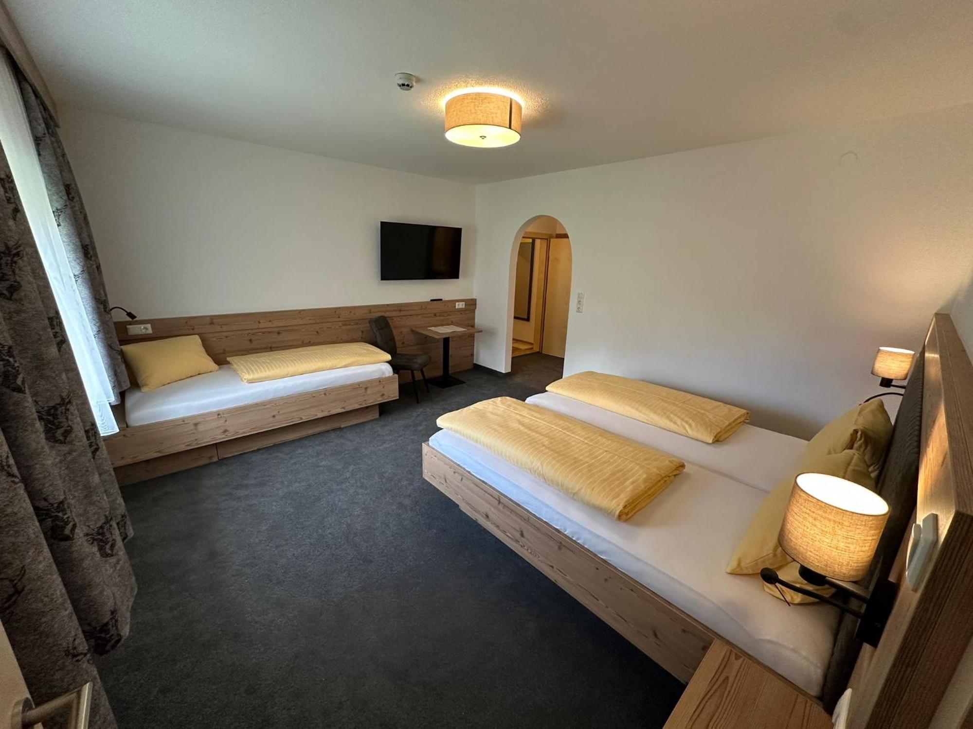 Hotel Garni Dorfblick Sankt Anton am Arlberg Buitenkant foto
